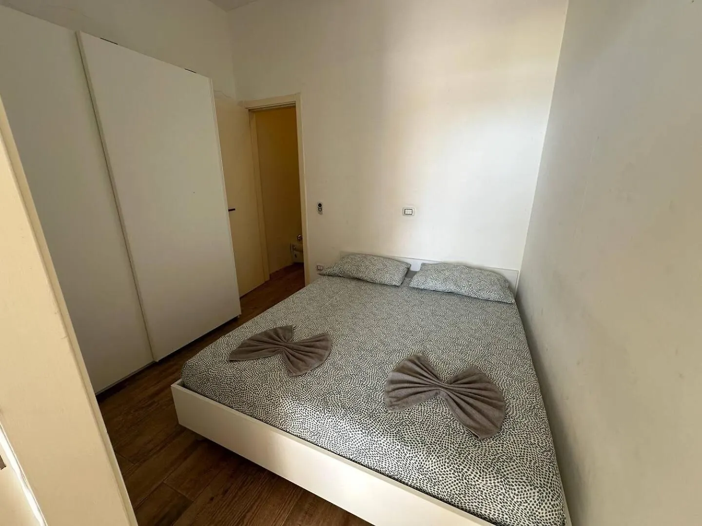 Casa Tud Dret - By Bobbywashere سال راي الرأس الأخضر