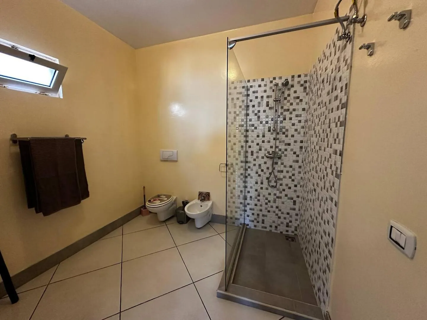 Casa Tud Dret - By Bobbywashere سال راي 0*,  الرأس الأخضر